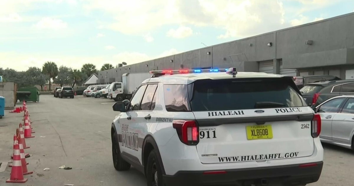 Hialeah police investigate shooting outside La Lunita Cafeteria