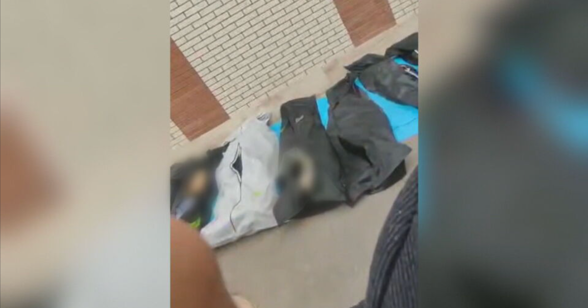 Видеоклиповете показващи редици от чували с трупове на убитите в