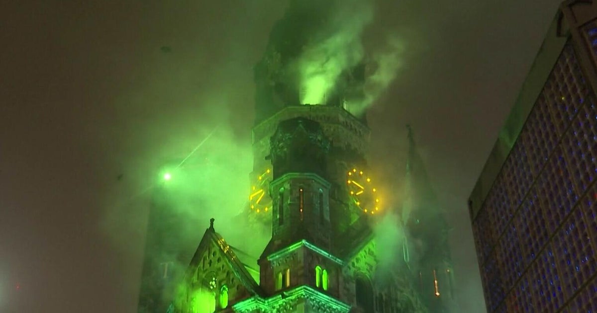 "Harry Potter" installation in Berlin lights up in celebration of new TV series