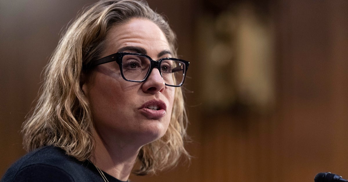 Бившият американски сенатор Кирстен Синема е имал романтична връзка с