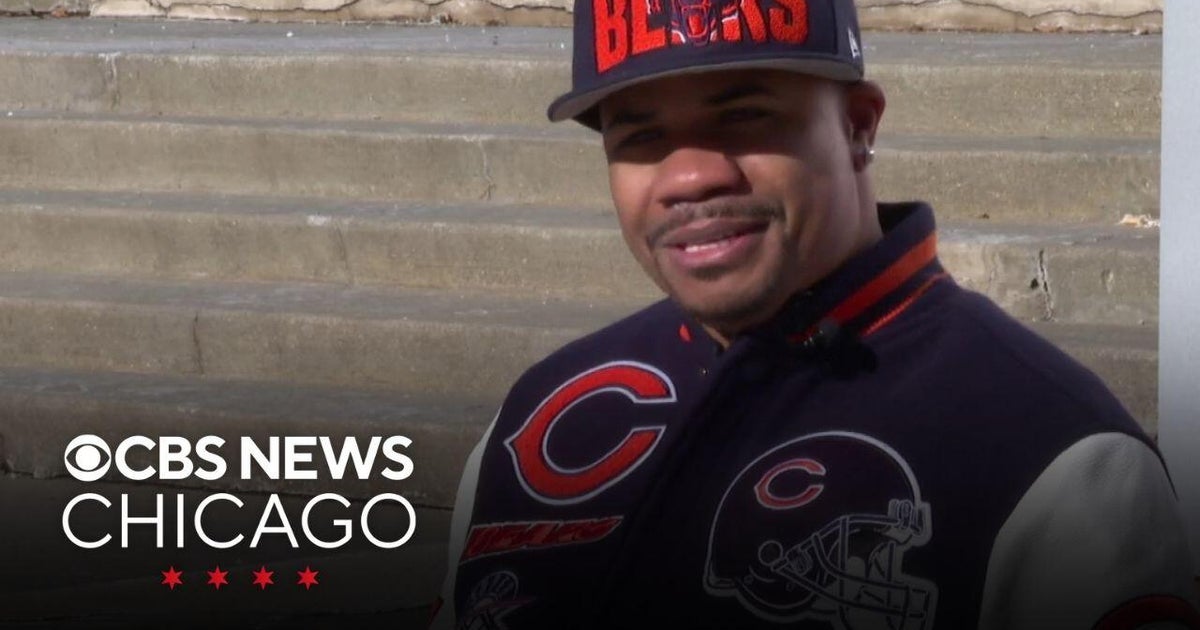 Bears fan's viral game reaction videos earn him invite to playoff game vs. Rams
