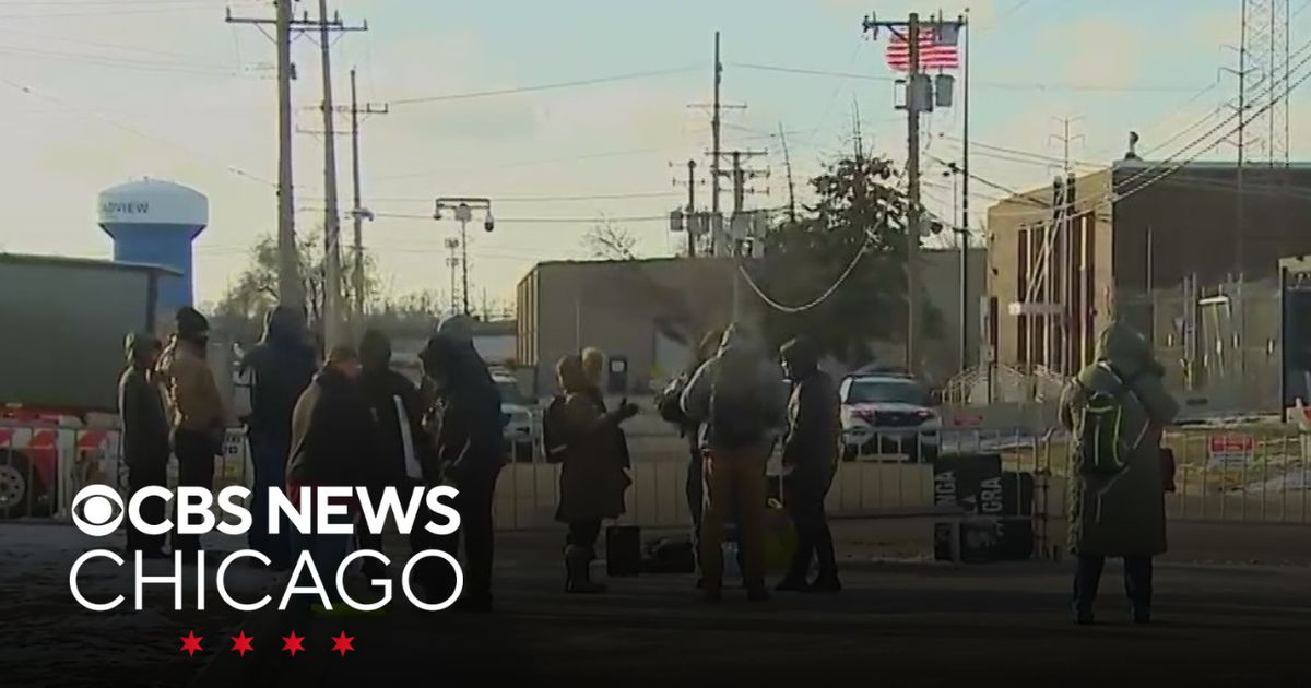 Protesters gathering outside the Broadview ICE facility for "No Kings ...