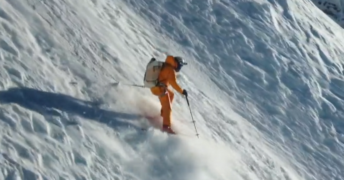 Личната загуба на алпинист подхранва историческото му изкачване и ски