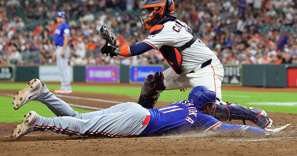 Twins and catcher Victor Caratini agree to a $14M, 2-year contract, AP source says