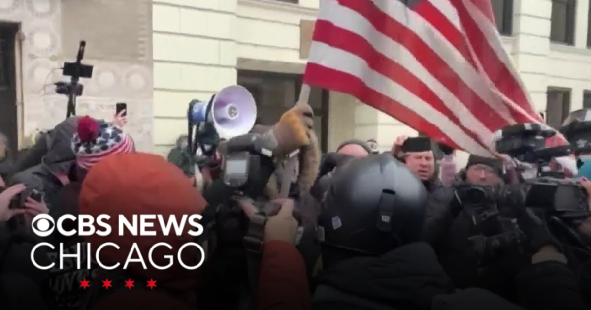 Dueling protests over immigration crackdown held in Minnesota - CBS Chicago