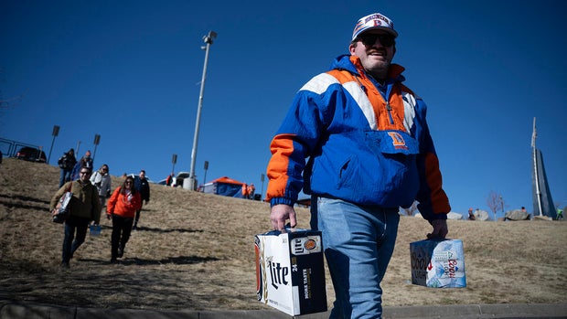 Broncos vs Bills tailgating