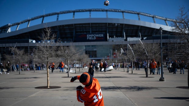 Broncos vs Bills tailgating