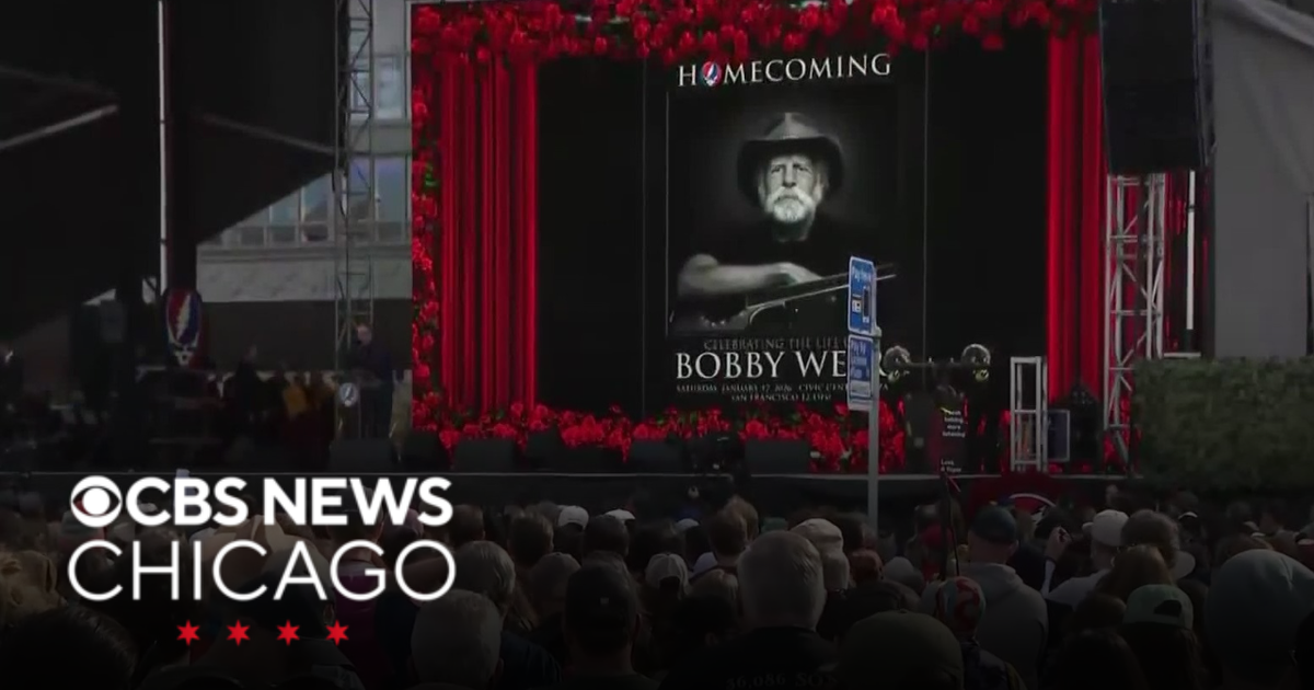 Hundreds gather to remember Grateful Dead founder Bob Weir