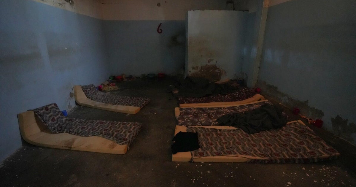 CBS News откри сирийски затвор без задържани от ISIS, тъй като сблъсъците между партньорите на САЩ подхранват риска за сигурността