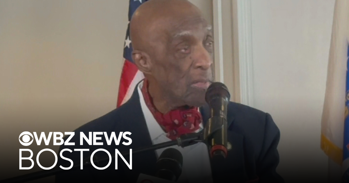 Tuskegee Airman "Woody" Woodhouse speaks at MLK celebration in Quincy