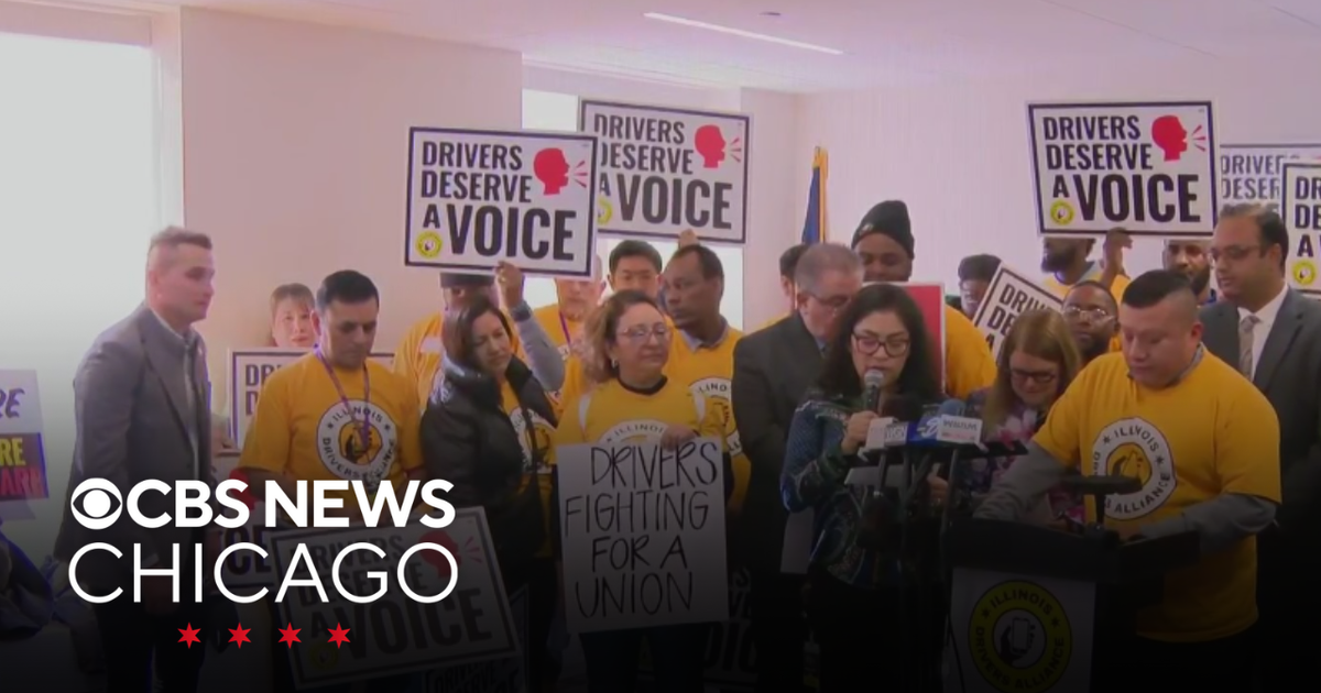 Illinois rideshare drivers push for union rights