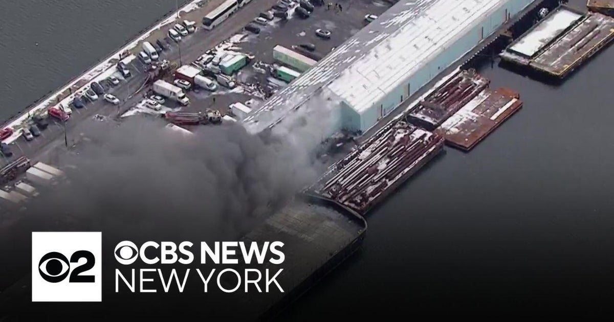 FDNY responds to 4-alarm warehouse fire in Brooklyn