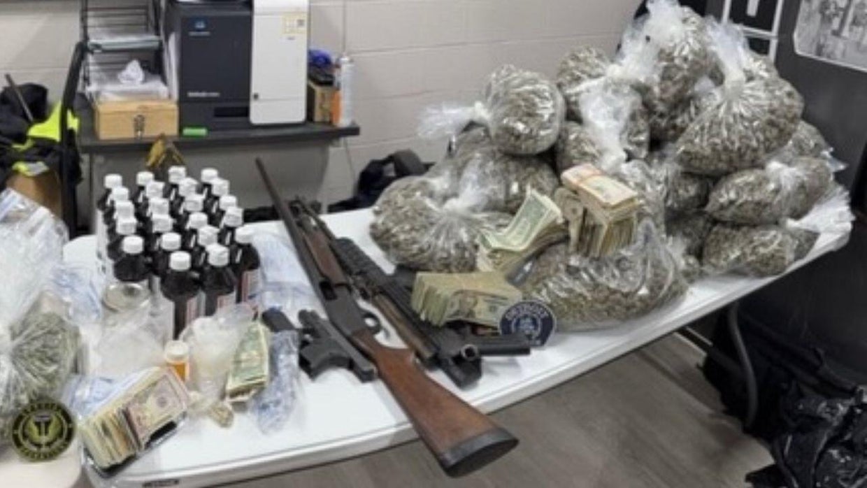 Detroit police seize over $172,000 street value of drugs, weapons - CBS ...