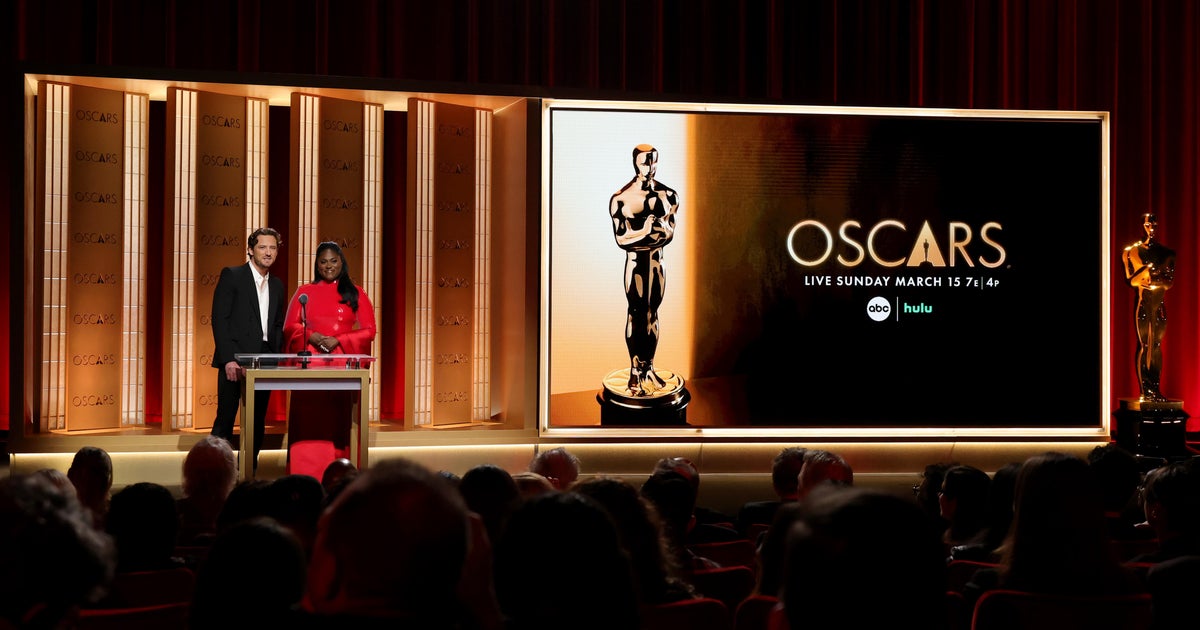 Джордж Клуни Джулия Робъртс Пол Мескал   Аманда Сейфрид Дензъл