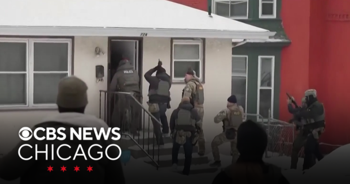 Whistleblowers say internal ICE memo permitted agents to enter homes without warrants