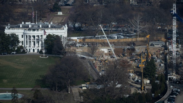 TOPSHOT-US-POLITICS-WHITE HOUSE-BALLROOM 