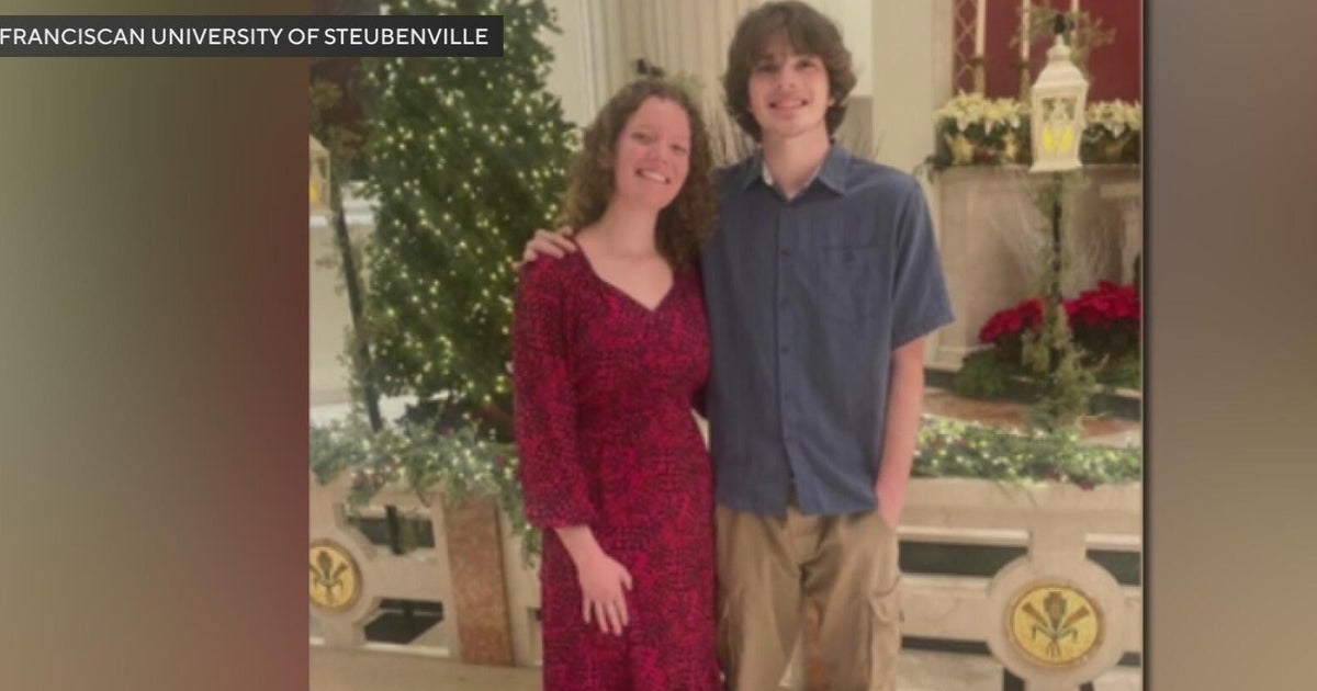 2 college students in Ohio found dead in car