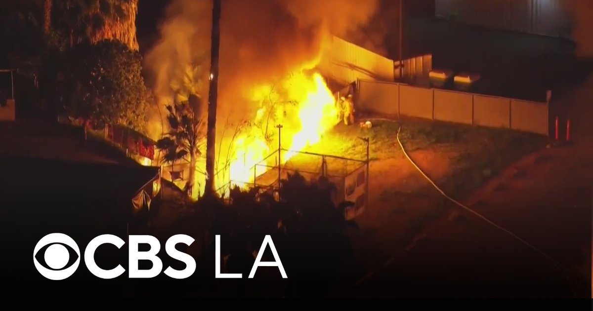 Robot helps LAFD extinguish fire in Sepulveda Basin - CBS Los Angeles