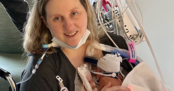 Касандра Кинг беше развълнувана да завърши първия триместър на бременността