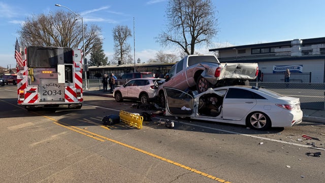 crash-in-front-of-lodi-school.jpg 