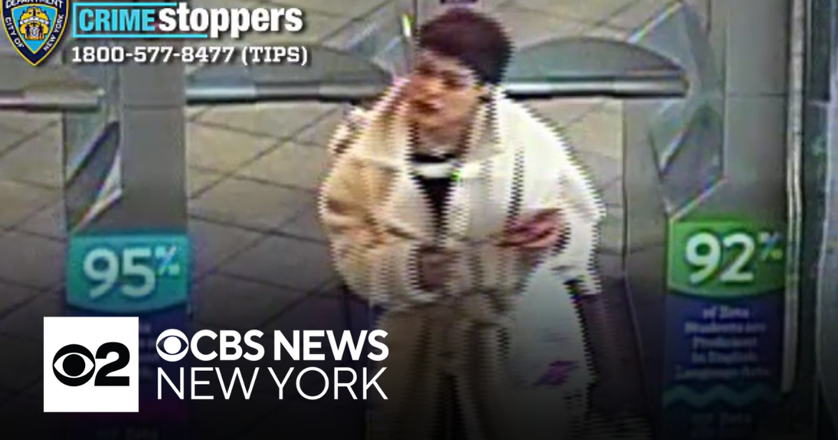 Police looking for suspect accused of luring child in Queens