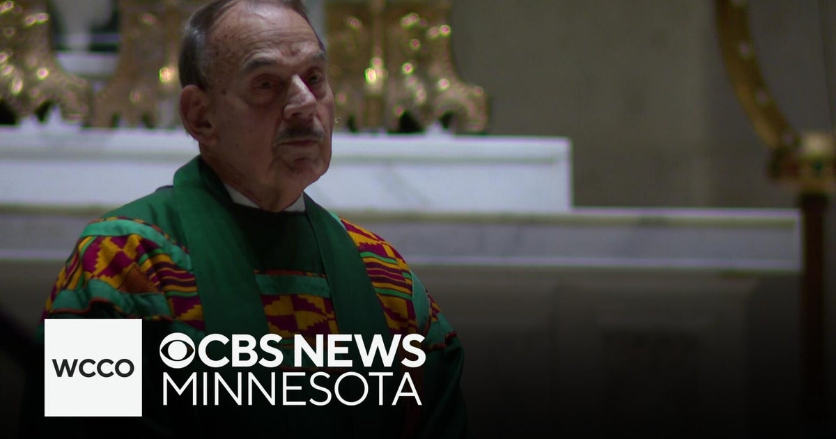 Crowds gather to remember Alex Pretti, pray for his family