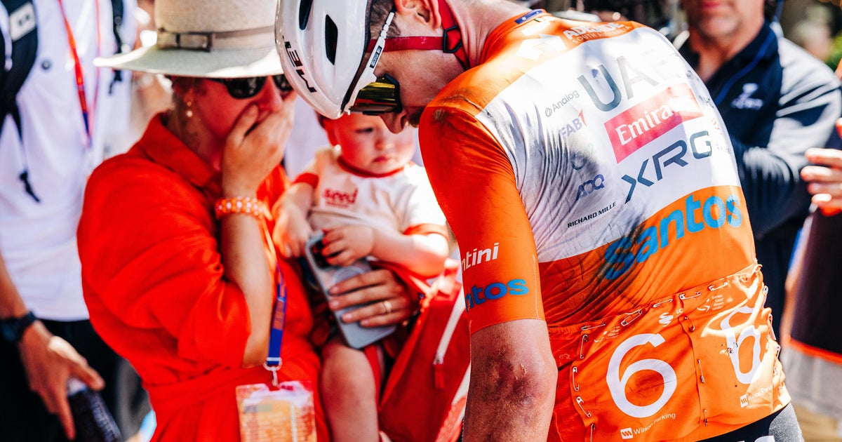 Велосипедист, съборен от велосипед от кенгуру, се възстановява, за да спечели Tour Down Under: „Най-австралийската катастрофа, която някога съм виждал“