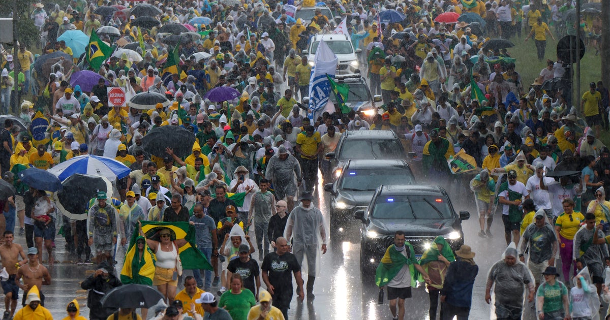 Мълния удари близо до митинг на поддръжници на бившия крайнодесен
