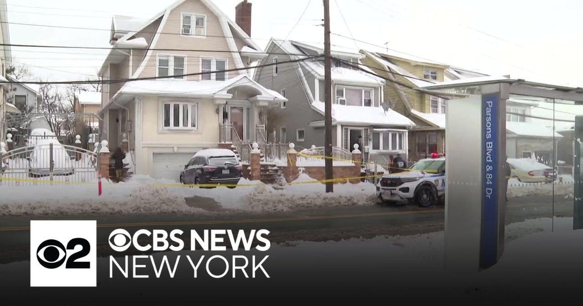 Police shoot knife-wielding man in Jamaica Hills, Queens