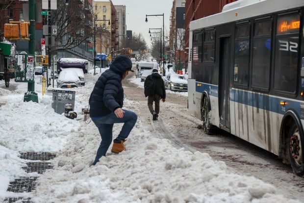 NYC Winter Storm Has Workers Making A Messy Monday Commute 