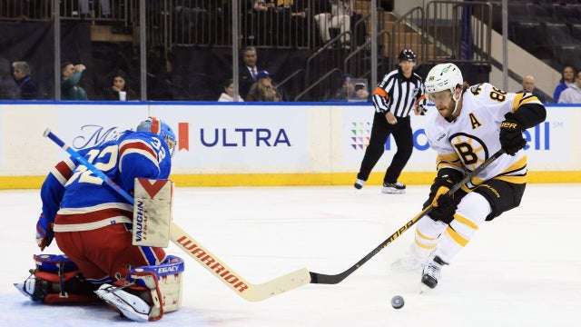 rangers-bruins-jonathan-quick.jpg 