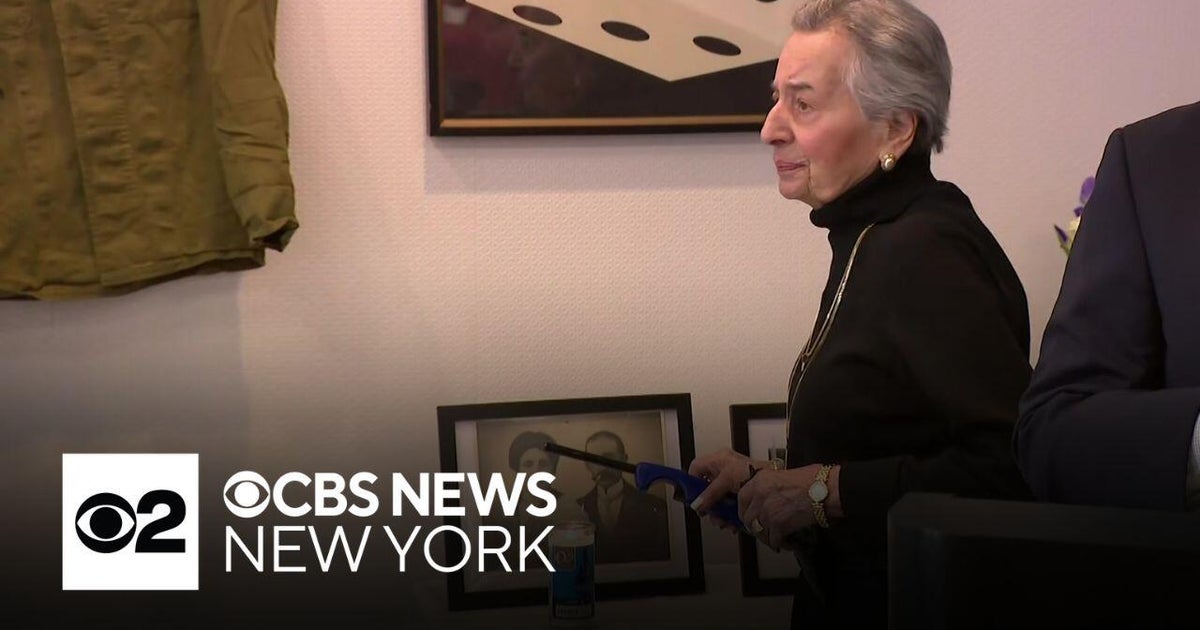 Holocaust survivor in White Plains, N.Y., shares her story - CBS New York