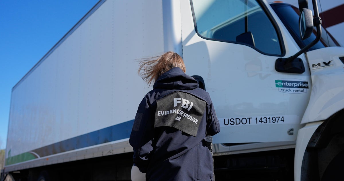 ФБР изпълнява заповед за претърсване, свързана с изборите през 2020 г. в изборния център на окръг Фултън