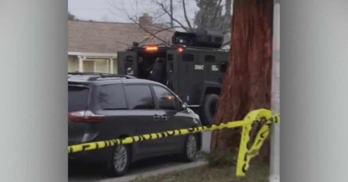 Sacramento police detain barricaded suspect on 71st Street - CBS Sacramento