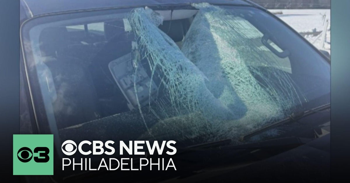 Flying ice chunk smashes car windshield in Delaware