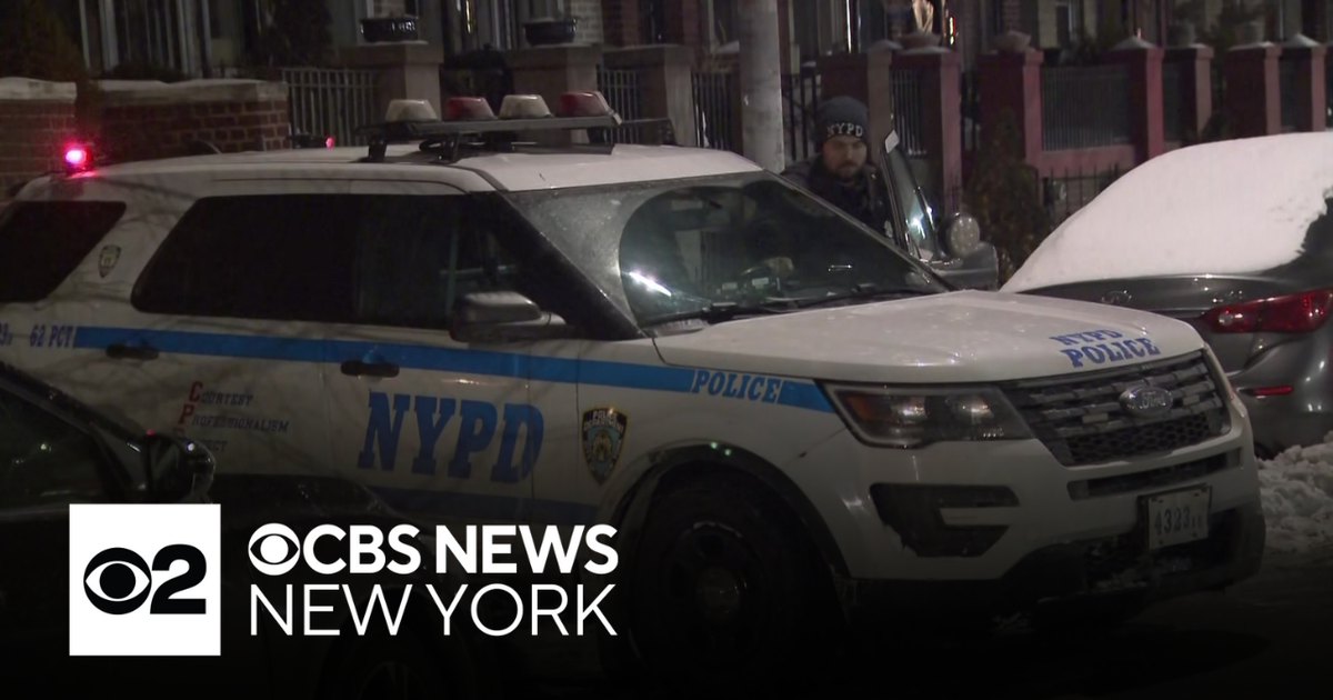 Woman dies in Brooklyn fire - CBS New York