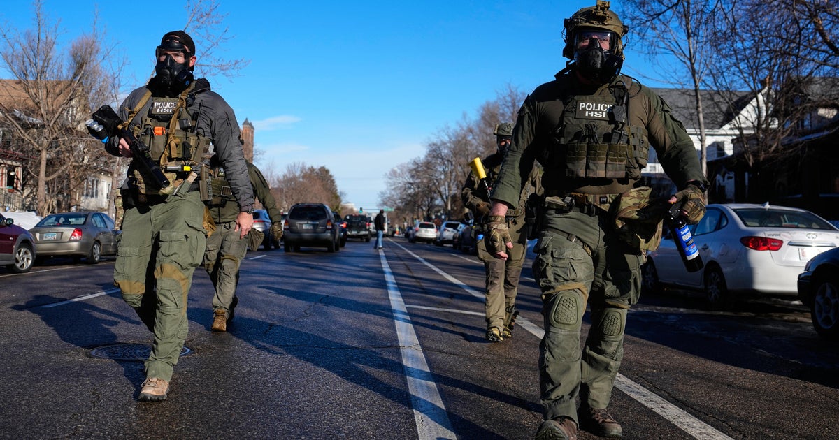 Новата бележка на ICE дава на служителите по депортирането повече свобода за извършване на арести без заповед