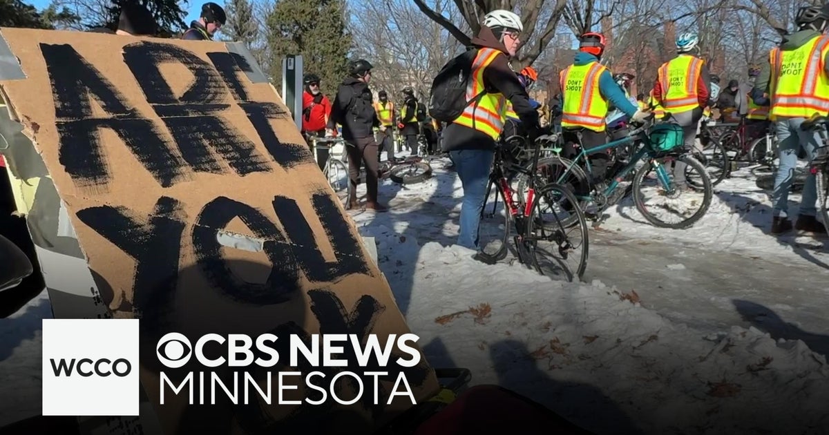 Thousands of cyclists ride in honor of Alex Pretti