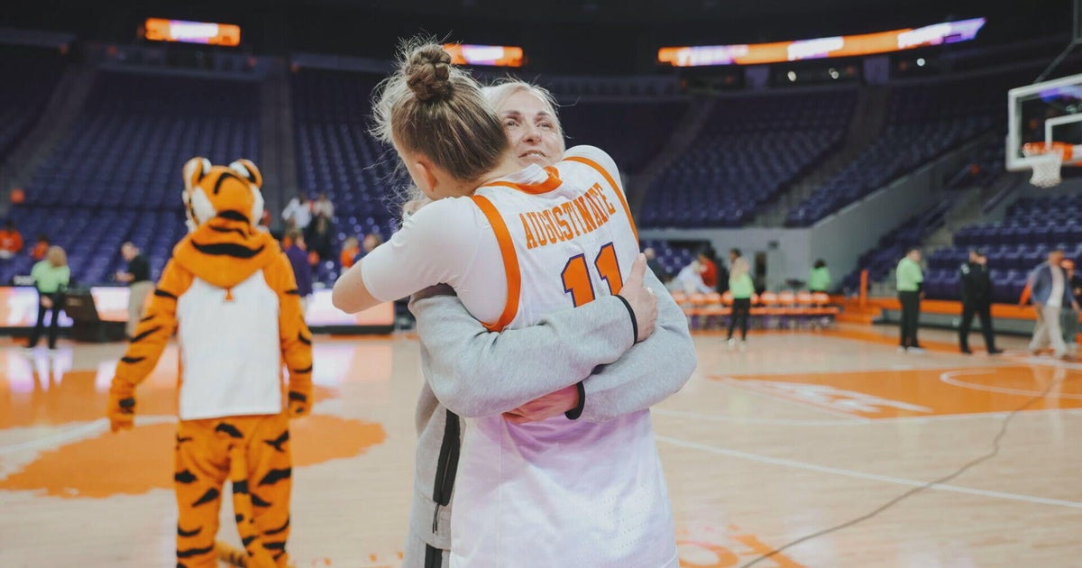 За Русне Августинайте домът е на повече от 5000 мили