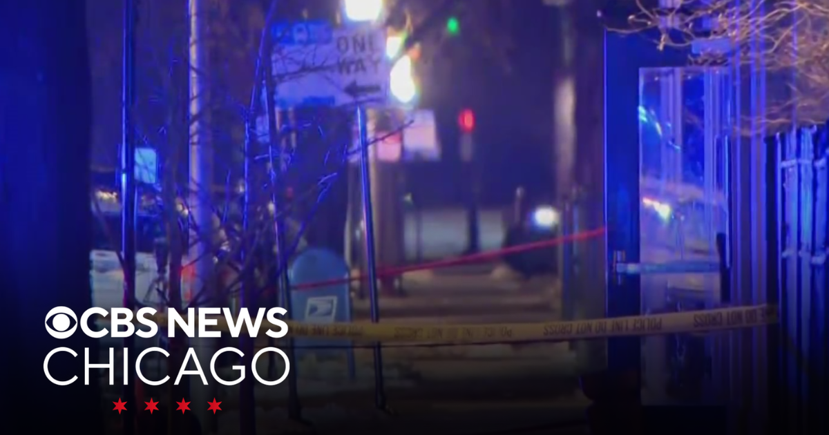 Teens shot inside South Shore apartment - CBS Chicago
