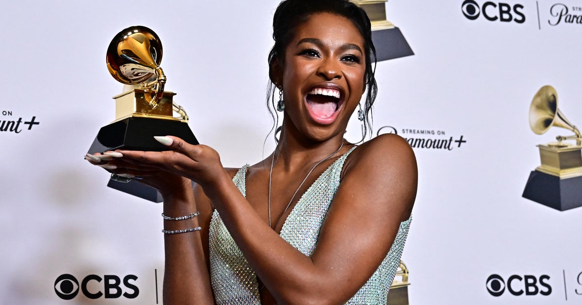 Певецът носител на Грами Коко Джоунс ще изпълни Lift Every