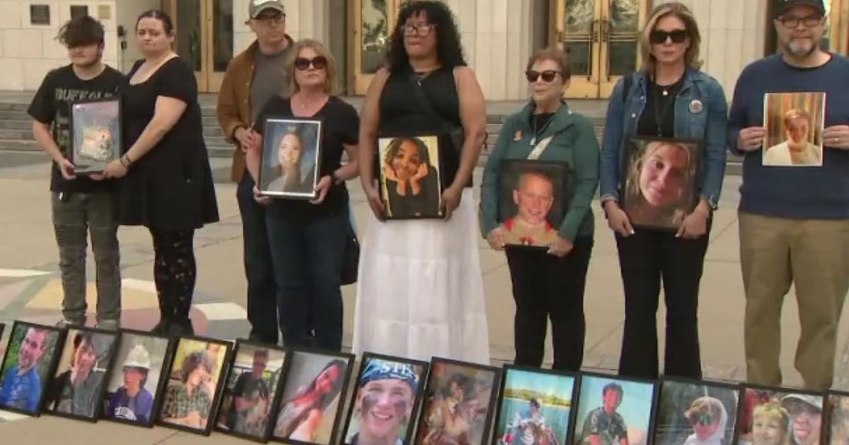 Parents hold vigil for child deaths ahead of Los Angeles social media trial