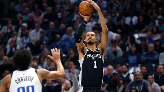 San Antonio Spurs v Dallas Mavericks 