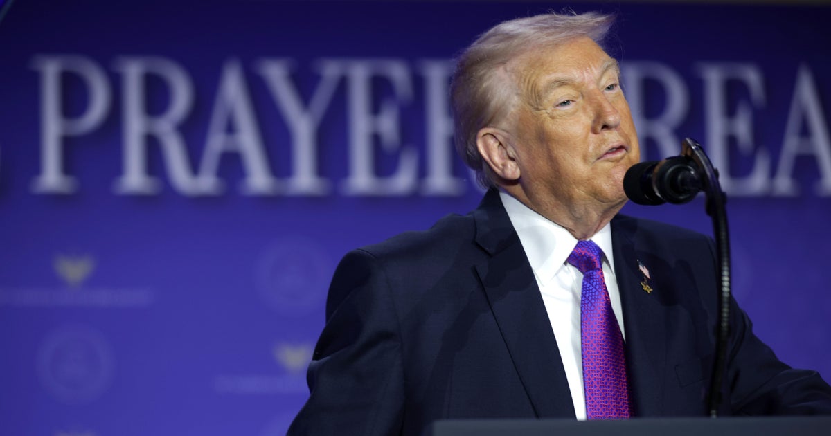 Тръмп споделя расистко видео, изобразяващо Обама като маймуни