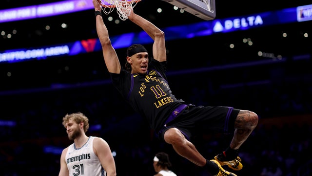 Memphis Grizzlies v Los Angeles Lakers 