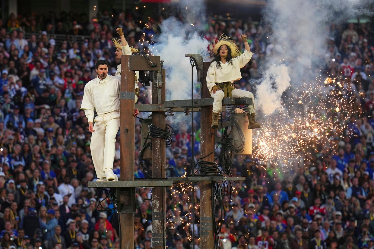 Bad Bunny's Super Bowl halftime show brings the party and Latin culture ...