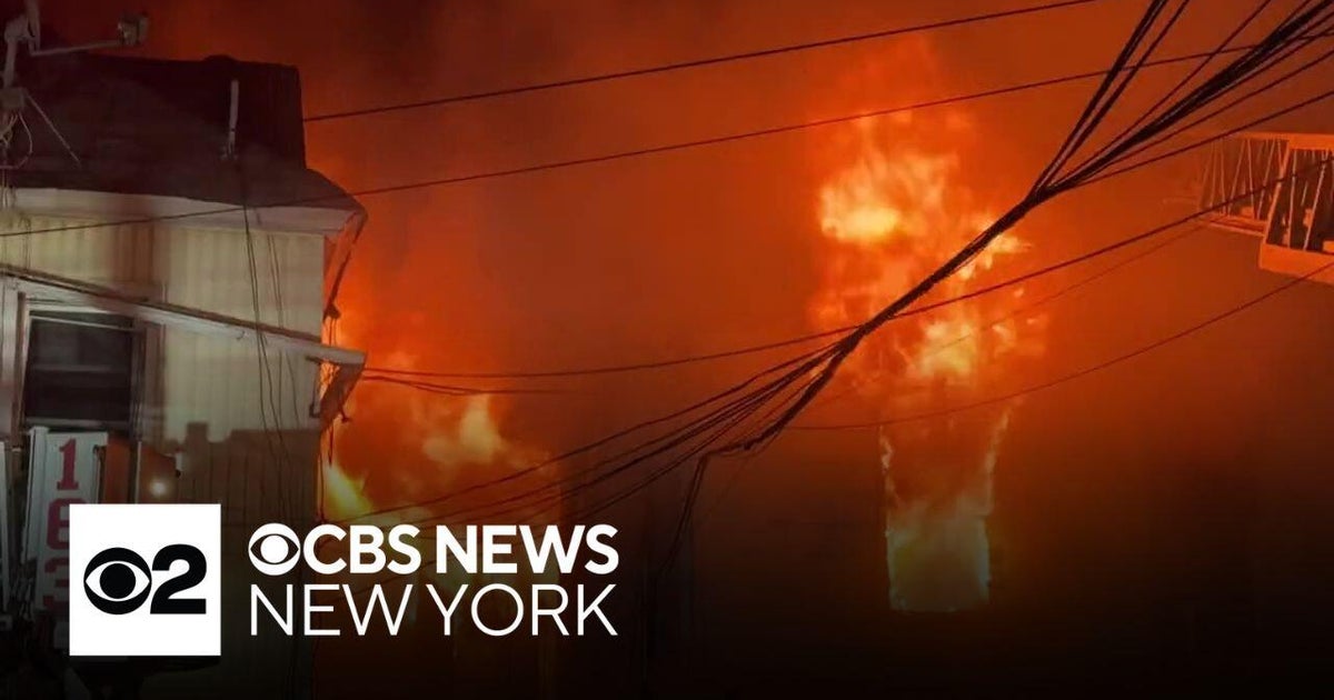 1 dead, 9 injured in Queens house fire - CBS New York