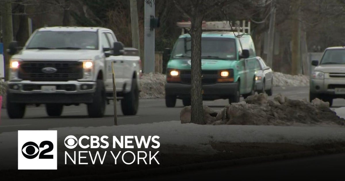 N.Y. governor takes aim at high car insurance costs