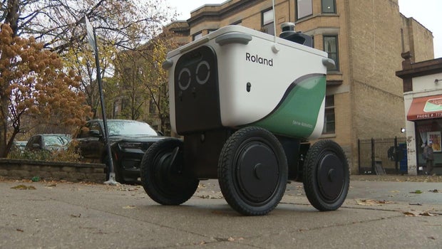 Chicago delivery robot pilot program expansion opposed by majority of Lakeview East residents
