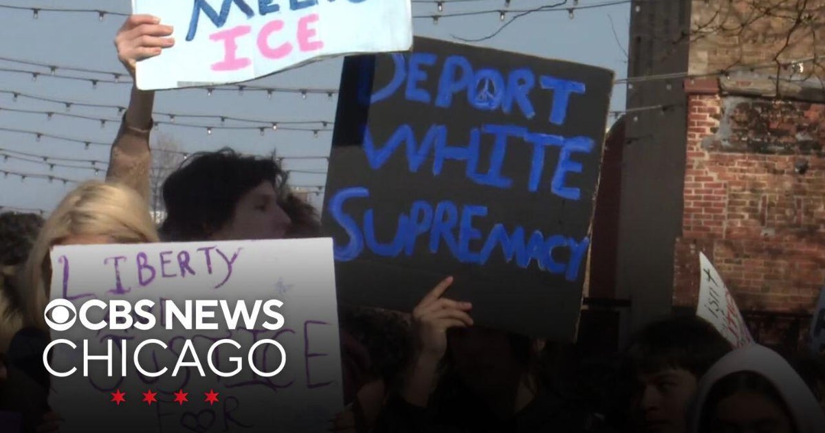 Hundreds of students in Aurora walk out to protest ICE - CBS Chicago